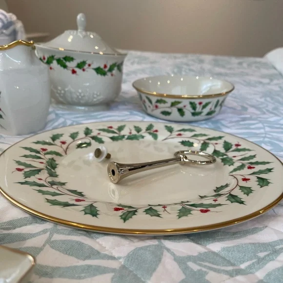 Lenox Holiday Set (NWT/NWOT - orig boxes "NOT" included) --- Retail value $600+ - Picture 2 of 15